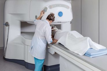 Techniques efficaces pour retirer soi-même un kyste sans danger